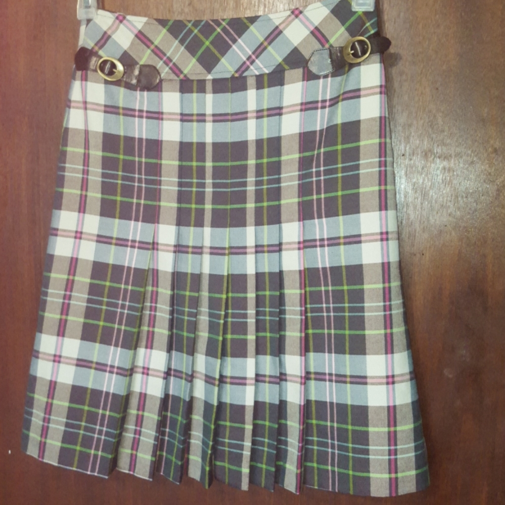 Pleated plaid skit